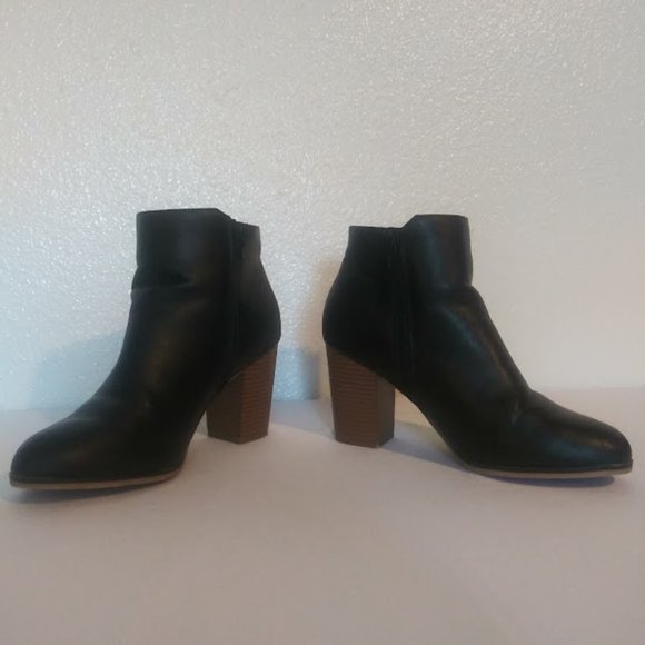 Apt 9 women's size 8 1/2 Black High Heel Ankle Boots - Picture 3 of 12